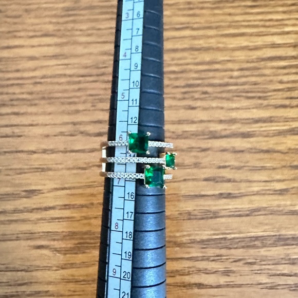 Diamond & Emerald 3 band ring - size 6.75 - Picture 7 of 7